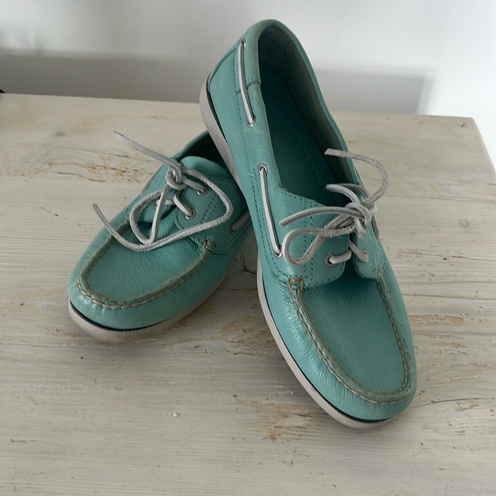 RARE Dexter vintage boat shoes in light turquoise blue size 9.5 M